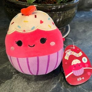 *NWT* Squishmallows 5” K8-e the Cupcake Valentines 2024